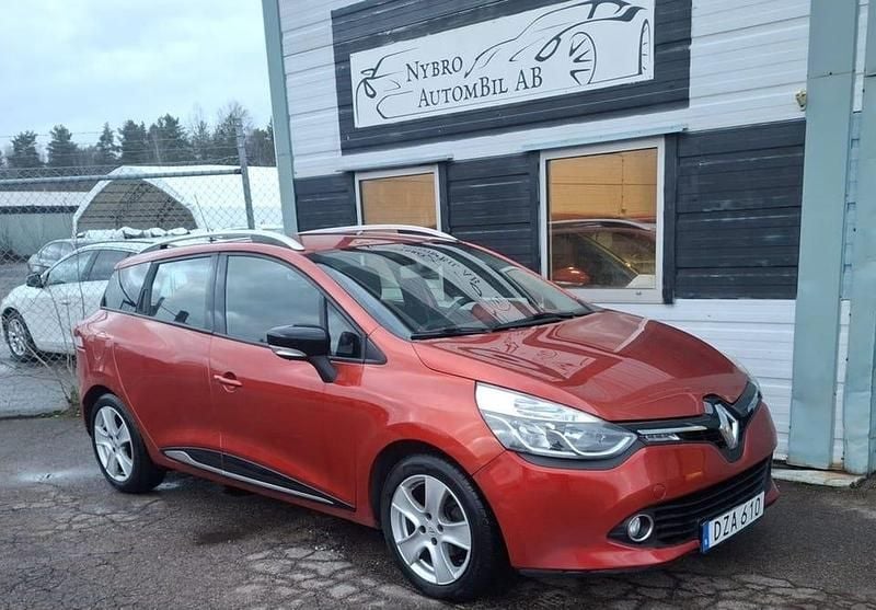 Röd Begagnad 2013 Renault Clio IV Kombi | 64 900 kr (Marknadspris) - Bild 1/4