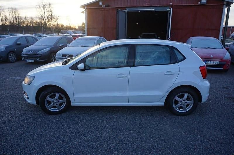 Begagnad VW Polo 90 HK (66 kW) 2015 Vit Halvkombi