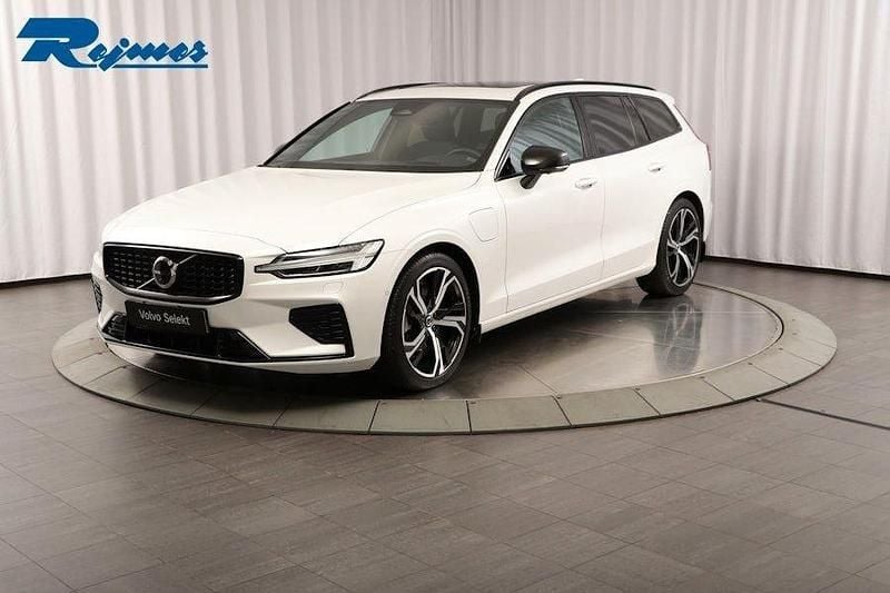 Vit (crystal white metallic) Begagnad 2025 Volvo V60 Ultra Kombi | 509 900 kr - Bild 1/4