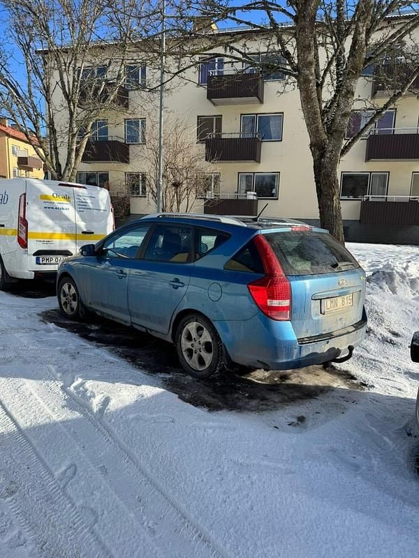 Begagnad Kia Ceed Sportswagon 115 HK (84 kW) 2010 Blå Kombi