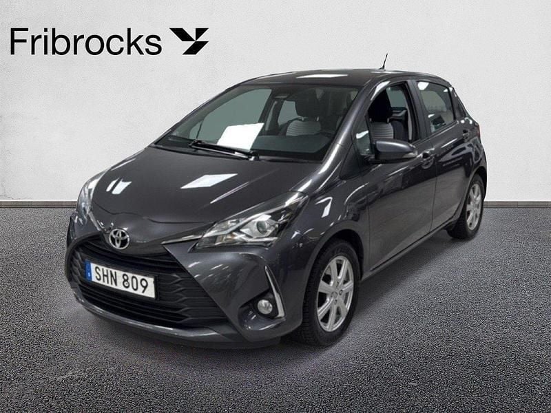 Mörkgrå Begagnad 2018 Toyota Yaris Halvkombi | 119 900 kr (Marknadspris) - Bild 1/4