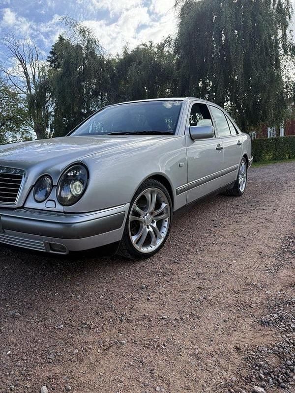 Begagnad 1997 Mercedes 290 Sedan | 54 500 kr - Bild 1/4