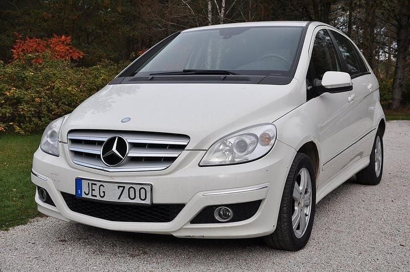 Vit Begagnad 2008 Mercedes B170 Minibuss | 49 900 kr (Marknadspris) - Bild 1/4