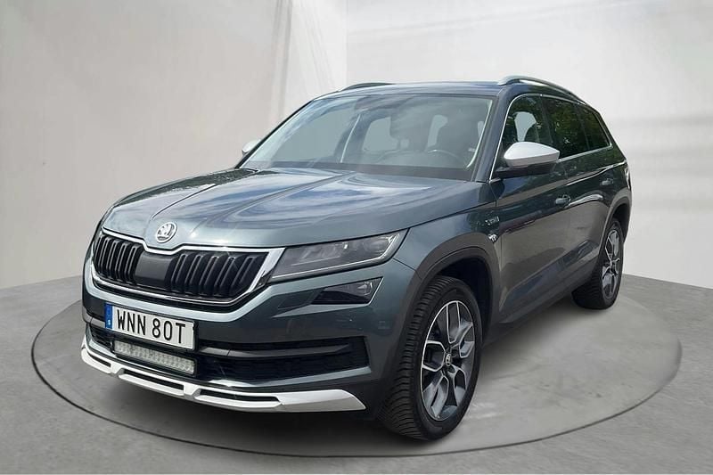 Grå Begagnad 2020 Skoda Kodiaq SUV | 220 000 kr (Marknadspris) - Bild 1/4