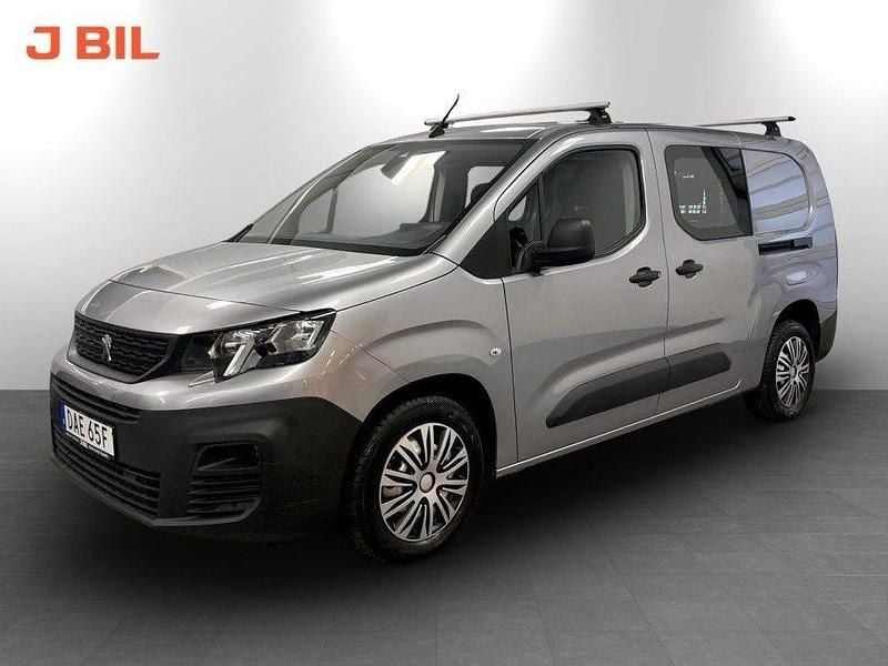Grå Begagnad 2021 Peugeot Partner Minibuss | 214 900 kr - Bild 1/3