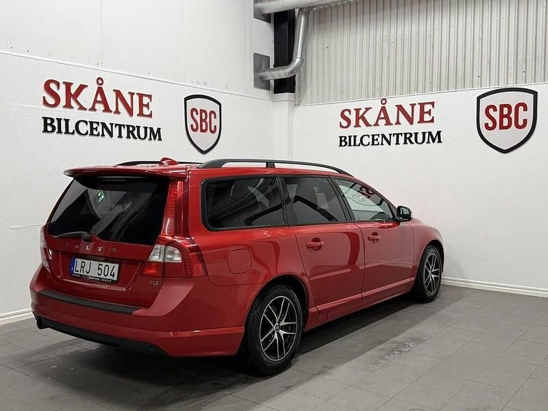 Begagnad Volvo V70 R-Design 180 HK (132 kW) 2011 Röd Kombi