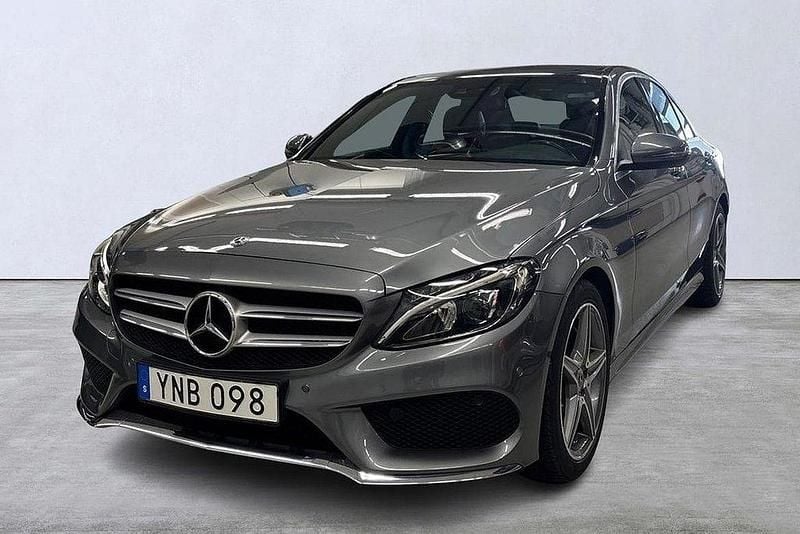 Grå Begagnad 2017 Mercedes C220 AMG line Sedan | 269 900 kr (Lite dyr) - Bild 1/4