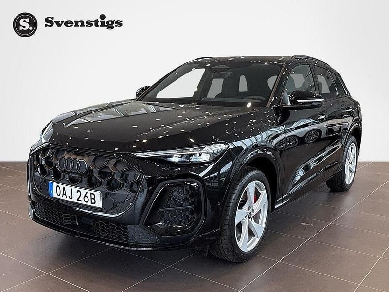 Svart (mytsvart metallic) Ny 2025 Audi Q5 Sportback Business SUV | 649 000 kr (Marknadspris) - Bild 1/4