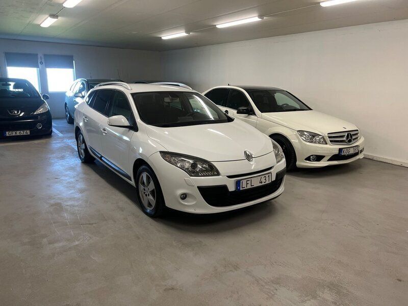 Vit Begagnad 2011 Renault Mégane GrandTour Kombi | 54 900 kr (Marknadspris) - Bild 1/4