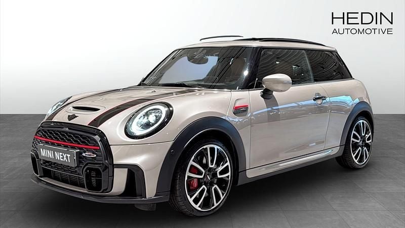 Grå Begagnad 2023 Mini John Cooper Works Halvkombi | 369 700 kr - Bild 1/4