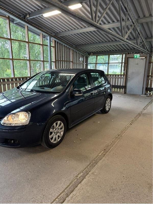 Blå Begagnad 2008 VW Golf Trendline Halvkombi | 33 500 kr (Marknadspris) - Bild 1/4