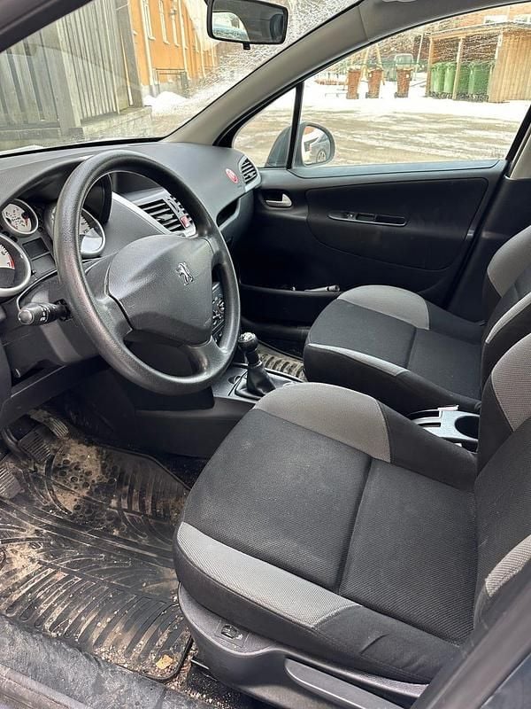 Begagnad Peugeot 207 88 HK (64 kW) 2007