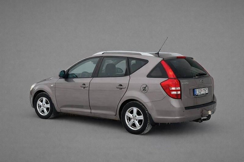 Begagnad Kia Ceed Sportswagon 125 HK (91 kW) 2008 Grå Kombi