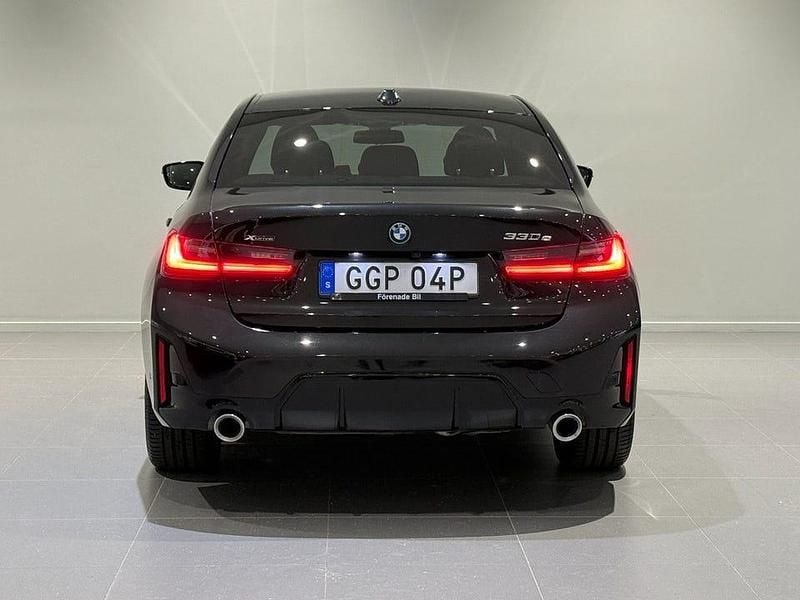 Begagnad BMW 330 M Sport 292 HK (214 kW) 2024 Sapphire svart metallic Sedan