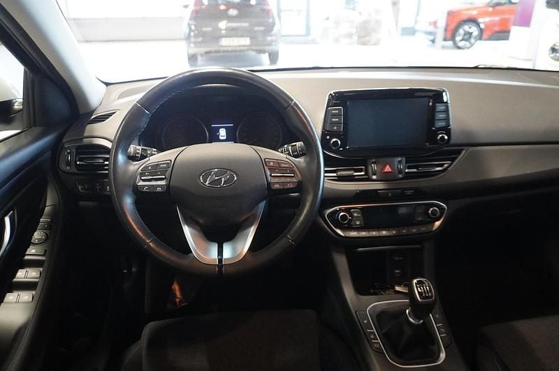 Begagnad Hyundai i30 Essential 120 HK (88 kW) 2021 Vit Kombi