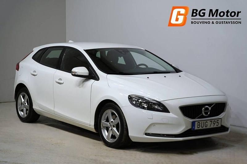 Begagnad Volvo V40 Kinetic 120 HK (88 kW) 2017 Vit Halvkombi