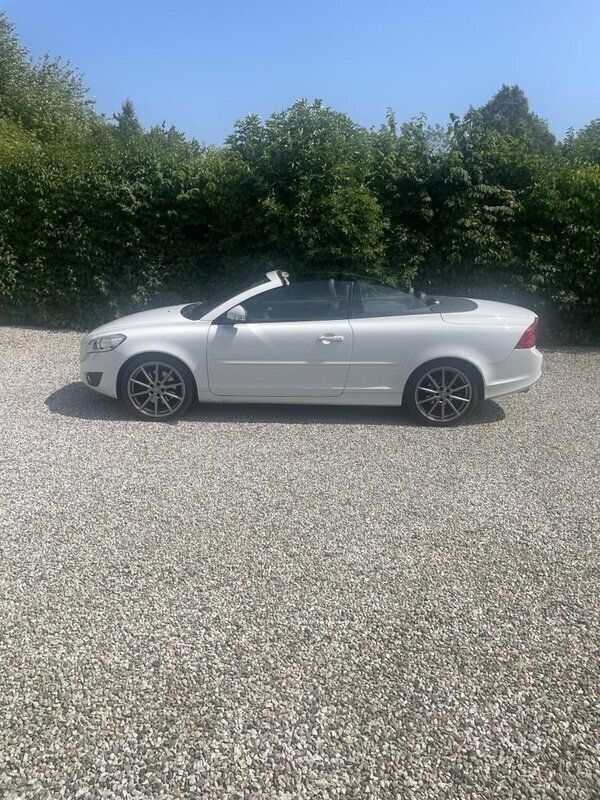 Vit Begagnad 2011 Volvo C70 Momentum Cab | 170 000 kr (Lite dyr) - Bild 1/3
