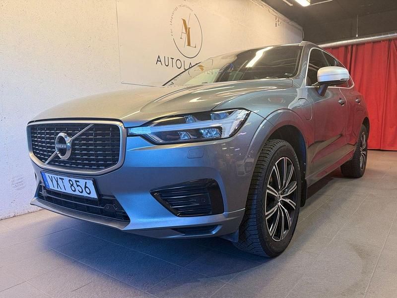 Grå Begagnad 2017 Volvo XC60 R-Design SUV | 298 900 kr (Bra pris) - Bild 1/4