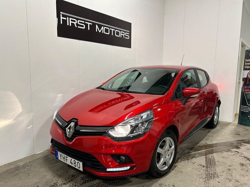Röd Begagnad 2016 Renault Clio IV Expression Halvkombi | 79 900 kr (Marknadspris) - Bild 1/4