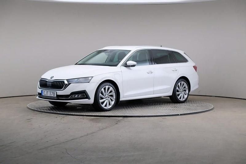 Vit Begagnad 2021 Skoda Octavia Business Line Kombi | 249 000 kr (Bra pris) - Bild 1/4