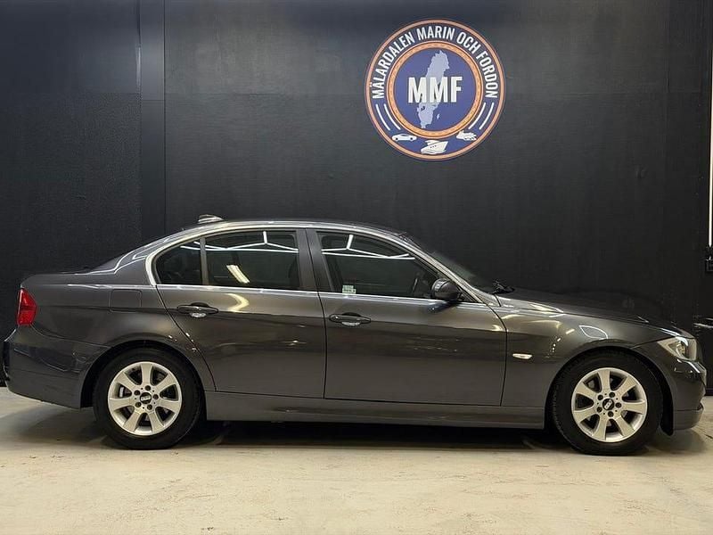 Begagnad BMW 325 Advantage 218 HK (160 kW) 2005 Grå Sedan