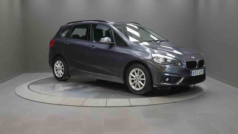 Grå Begagnad 2016 BMW 218 Active Tourer Minibuss | 149 000 kr - Bild 1/1