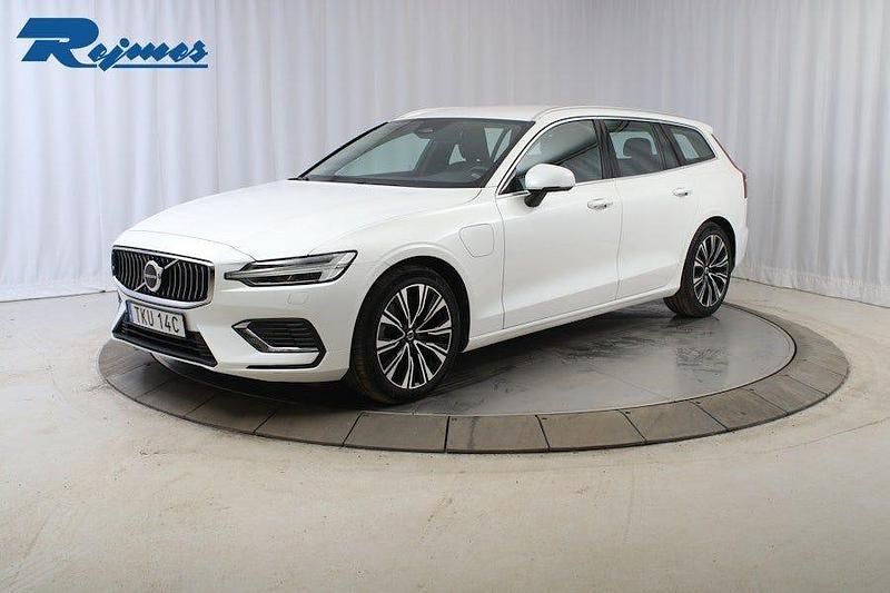 Crystal vit metallic Begagnad 2023 Volvo V60 Core Kombi | 359 900 kr - Bild 1/4