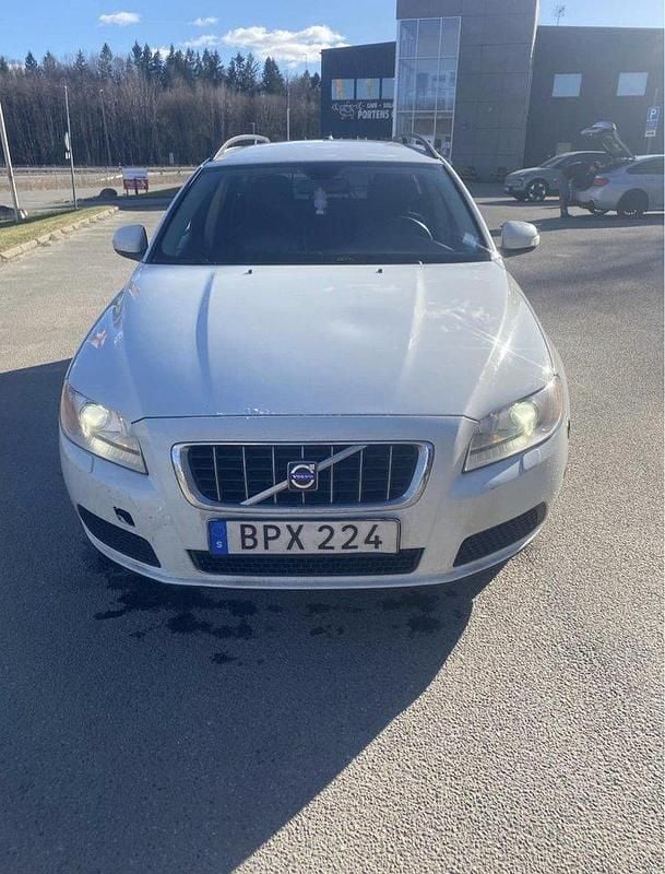 Vit Begagnad 2009 Volvo V70 Kinetic Kombi | 46 000 kr - Bild 1/4