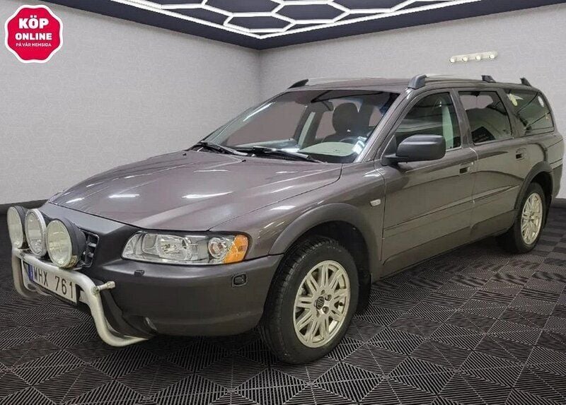 Brun Begagnad 2004 Volvo XC70 Momentum SUV | 49 900 kr (Dyr) - Bild 1/4