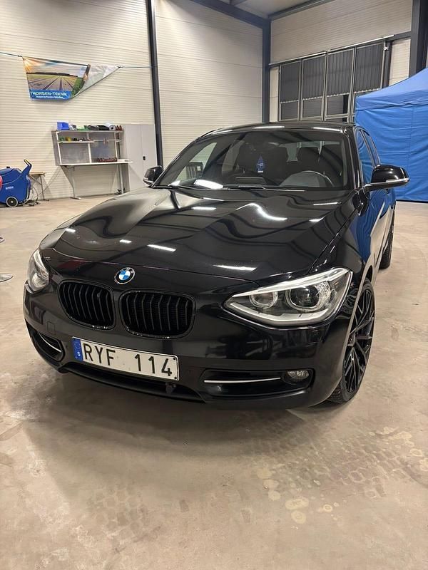 Begagnad 2014 BMW 120 Halvkombi | 110 000 kr (Bra pris) - Bild 1/4