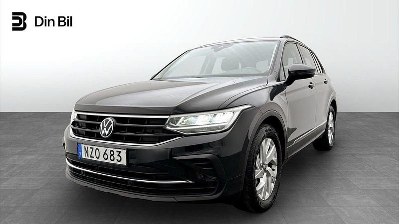 Grå Begagnad 2023 VW Tiguan Life SUV | 314 900 kr (Marknadspris) - Bild 1/4