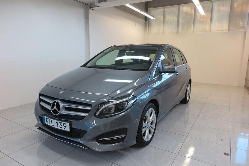 Mörkgrå Begagnad 2015 Mercedes B180 Urban Minibuss | 129 900 kr (Marknadspris) - Bild 1/4