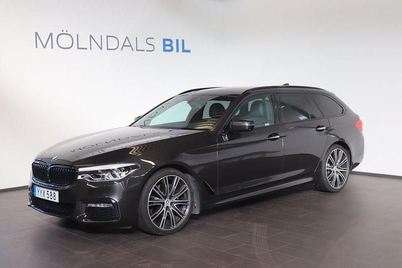 Grå Begagnad 2017 BMW 530 M Sport Kombi | 309 000 kr (Dyr) - Bild 1/4