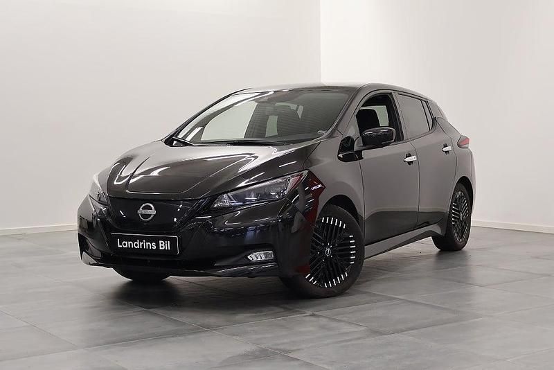 Begagnad Nissan Leaf N-Connecta 110 kW (150 HK) 2023 Svart Halvkombi