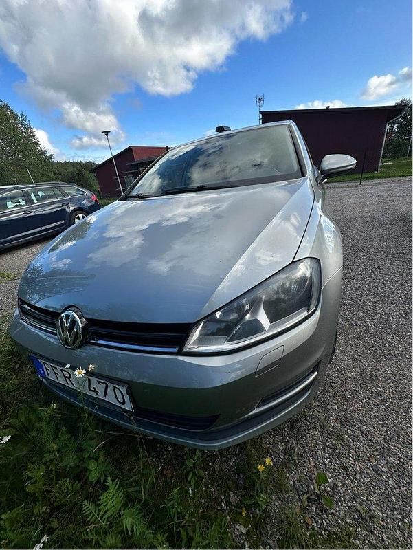 Silver Begagnad 2014 VW Golf VII Halvkombi | 65 000 kr (Marknadspris) - Bild 1/4
