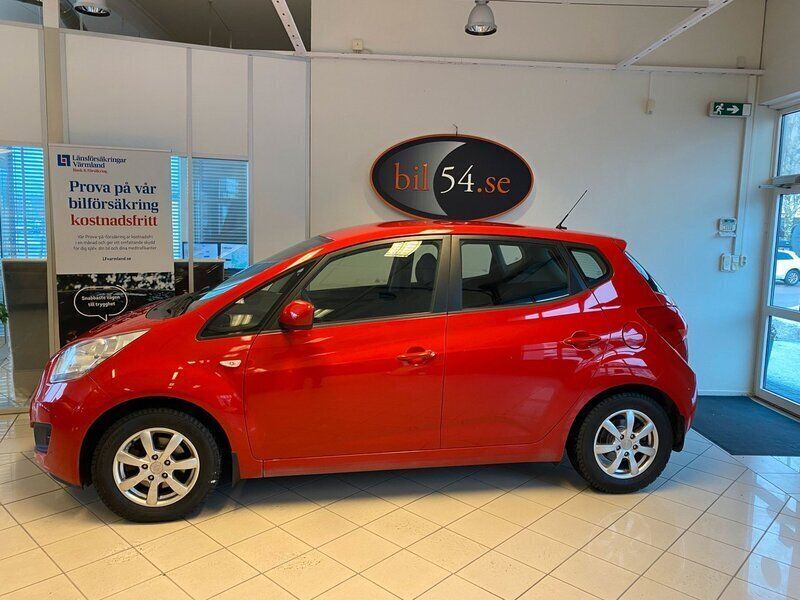 Röd Begagnad 2010 Kia Venga Halvkombi | 69 900 kr (Marknadspris) - Bild 1/4