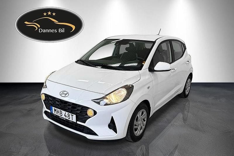 Begagnad Hyundai i10 Essential 67 HK (49 kW) 2022 Vit Halvkombi