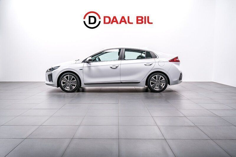 Vit Begagnad 2016 Hyundai Ioniq Premium Sedan | 159 700 kr (Marknadspris) - Bild 1/4