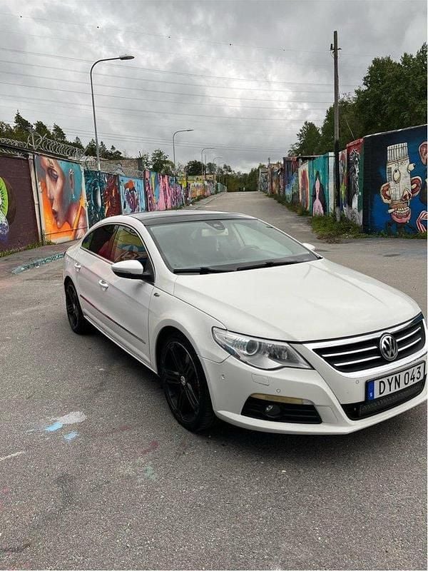 Vit Begagnad 2009 VW CC Sedan | 89 000 kr (Bra pris) - Bild 1/4