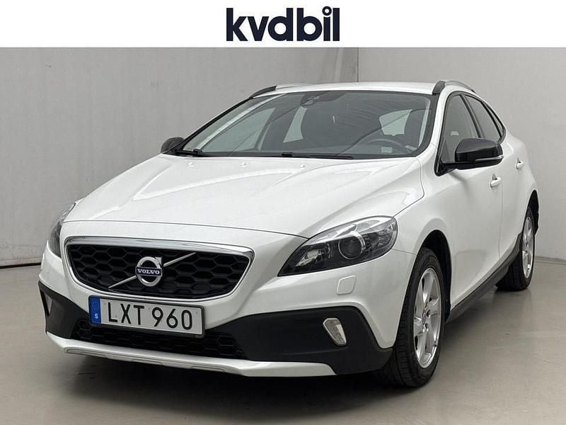 Vit Begagnad 2014 Volvo V40 Momentum Halvkombi | 119 800 kr (Marknadspris) - Bild 1/3