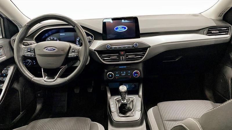 Begagnad Ford Focus Titanium 101 HK (74 kW) 2020 Vit Halvkombi