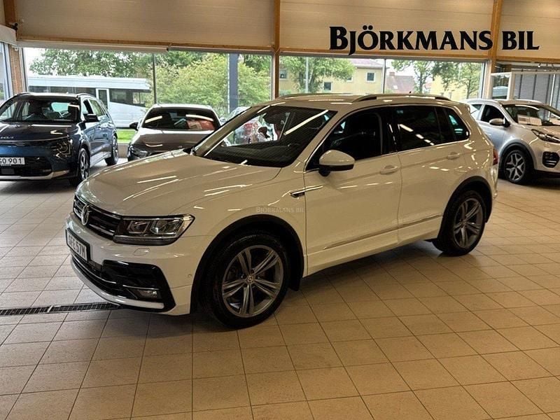 Vit Begagnad 2019 VW Tiguan R-line SUV | 289 000 kr (Marknadspris) - Bild 1/4