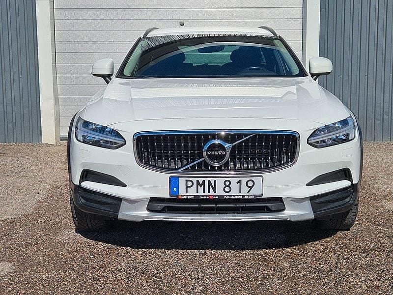 Vit Begagnad 2018 Volvo V90 CC Kombi | 169 000 kr (Marknadspris) - Bild 1/4