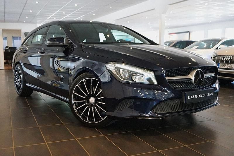 Mörkblå Begagnad 2017 Mercedes CLA200 Shooting Brake Kombi | 169 900 kr (Marknadspris) - Bild 1/4