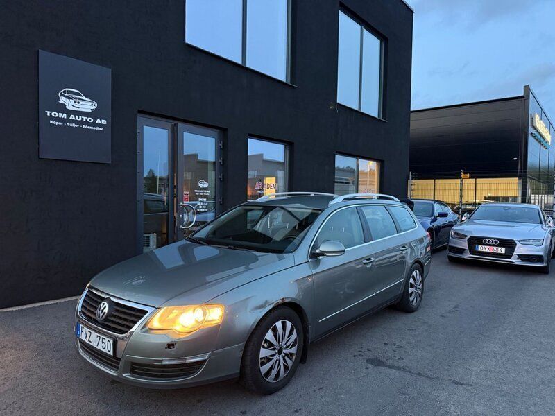Mörkgrön Begagnad 2007 VW Passat Sportline Kombi | 25 000 kr (Marknadspris) - Bild 1/4