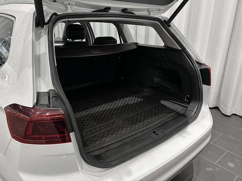 Begagnad VW Passat GTE 156 HK (114 kW) 2021 Pure white (stängd för ny