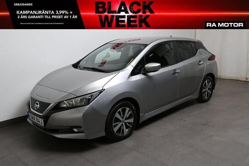 Silver metallic Begagnad 2020 Nissan Leaf 360º Halvkombi | 148 700 kr (Marknadspris) - Bild 1/3