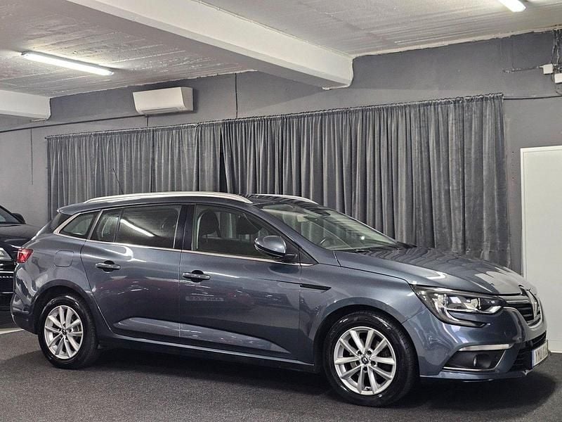 Grå Begagnad 2017 Renault Mégane GrandTour Kombi | 114 900 kr (Marknadspris) - Bild 1/4