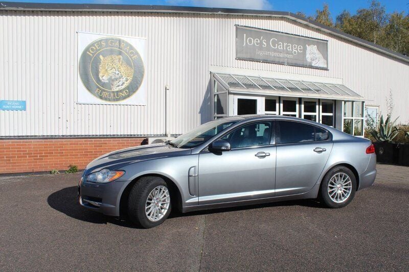 Ljusgrå Begagnad 2008 Jaguar XF Sedan | 127 000 kr - Bild 1/4