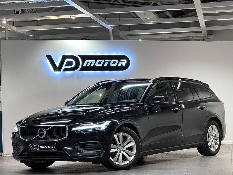 Begagnad Volvo V60 Momentum 190 HK (139 kW) 2020 Svart Kombi